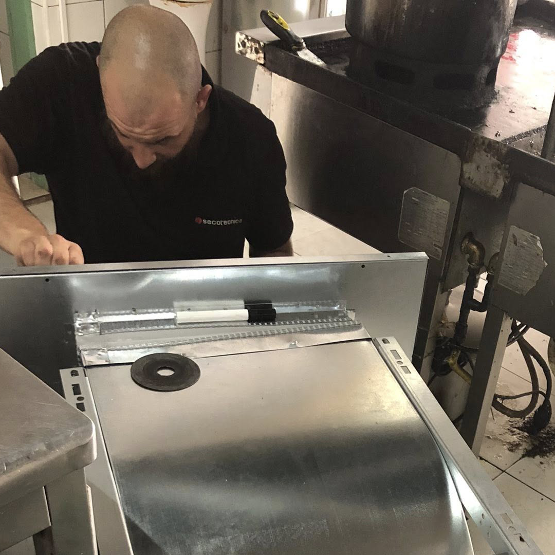 <em>Presta Assistência Técnica</em>